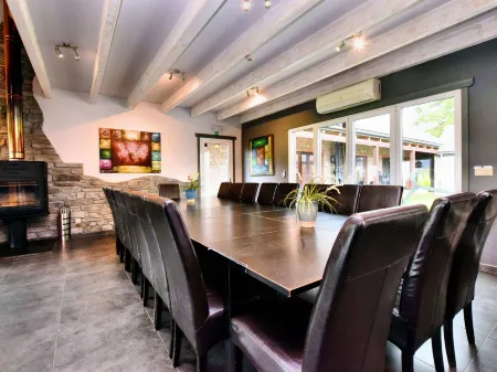 Beautiful Villa with Heated Outdoor Pool, Sauna, Hot Tub in Forest Отели в г. Мане