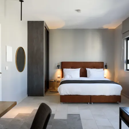 The Roof - by Sea Land Suites Отели рядом с достопримечательностью «Пляж Гордон»