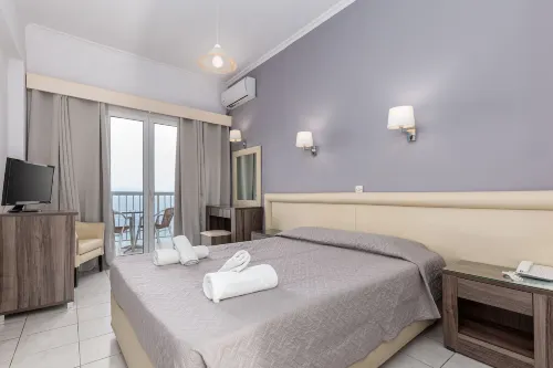 Oasis Hotel Hotel di Perama