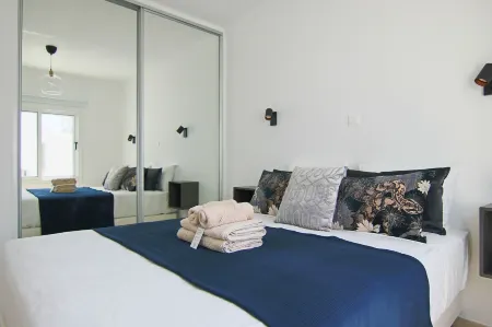 Phaedrus Living: Seaside Luxury Flat Lighthouse 62 Отели рядом с достопримечательностью «Царские гробницы»