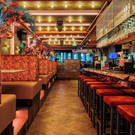 Manzo's Suites