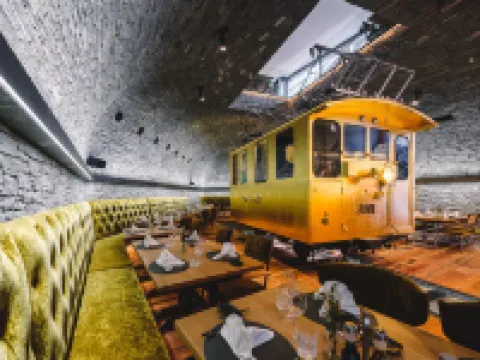 โรงแรม ทันเนนโฮฟ โรงแรมในเซอร์แมท