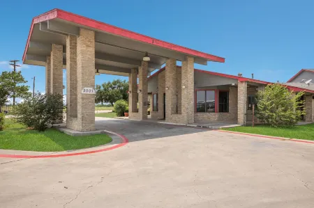 Americas Best Value Inn Lockhart TX Отели в г. Лулинг