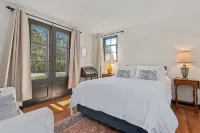 Garden Cottage - Miramar Beach with Shared Deck