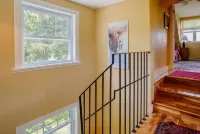 North House - Lovely Lac-Brome 3 Bedroom Lakefront Cottage Hotels in Lac-Brome