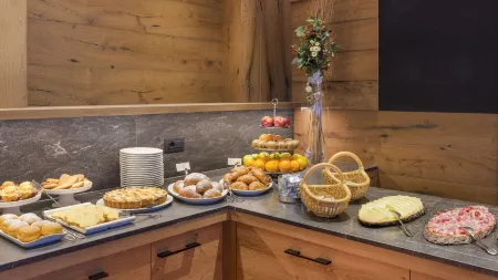 Ariston Lake View Hotel Отели рядом с достопримечательностью «Lake Molveno»