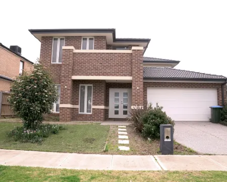 Newly Modern Home for Big Group Near SC Hotels in Point Cook