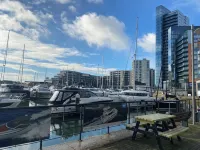 2 Bedroom Near Ocean Village Marina Port Apartment Hotels in Netley