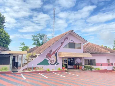 Royal Basin Resort Hotel dekat Kumasi Central Mosque