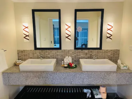 Nakelo Treasure Island Resort & Spa Отели в г. Treasure Island