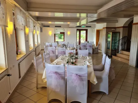 Hotel Waldquelle - Baumhaushotel Aerzen Отели в г. Хамельн-Пирмонт