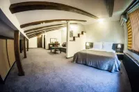 Nest Hotel dekat Water Castle