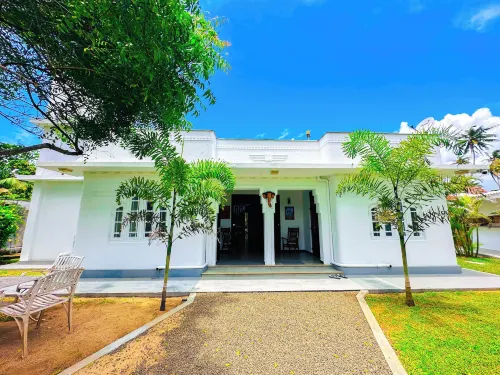 Private Villa with a Pool, Beach Front - the White House