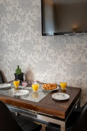 Aparthotel New Lux Отели рядом с достопримечательностью «University of Wrocław»