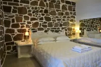 Adamas Hotel