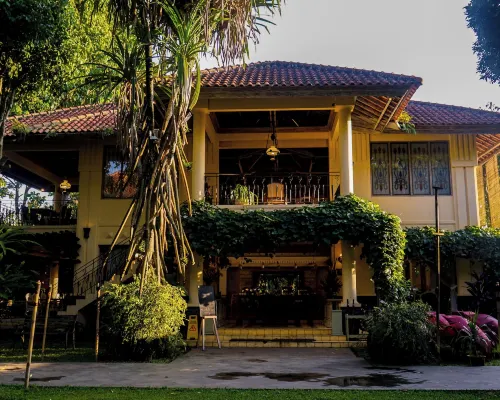 Kayu Arum Resort Hotels in Argomulyo