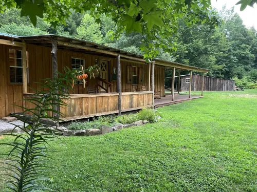 Hemlock Hollow--Secluded wilderness cabin bordering Park
