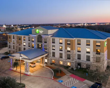 Holiday Inn Express & Suites DALLAS SOUTH - DESOTO by IHG Hotels in DeSoto