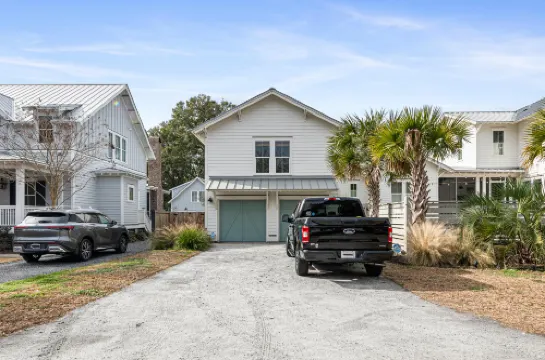Modern Amenities and Outdoor Shower Delight - Cozy Coastal Retreat