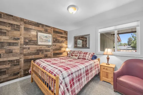 Amazing Outdoor Spaces and Fully Stocked Kitchen - Charming Cozy Retreat Hotels in Deschutes County