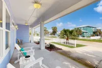 Mustang Royale Home in Gulf-Front Community, Boardwalk to Beach