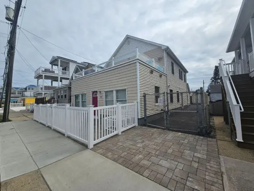 Trendy & Chic 6 BR home steps to the Boardwalk/Beach extensively stocked for Fun