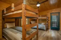 Secluded Mountain Haven - Fire pit, Covered Decks, WiFi
