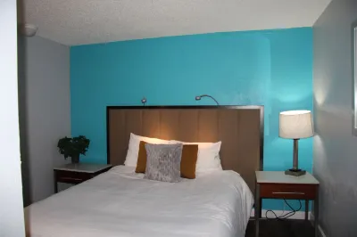 Elegant Haven - Full Kitchen, Close to Naval Bases & More Kitsap Mall附近的飯店