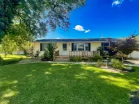 Spacious Kitchen and Proximity to Attractions - Charming Family Retreat