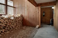 Gourmet Kitchen and Panoramic Mountain Views - Charming Spacious Retreat