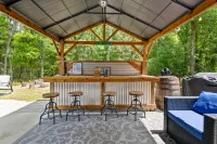 Private Pool, Fire Pit and Outdoor Bar - Charming Getaway Hotels in Marion County