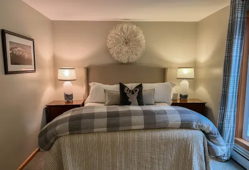 Modern Kitchen and Outdoor Deck Bliss - Spacious Serene Retreat