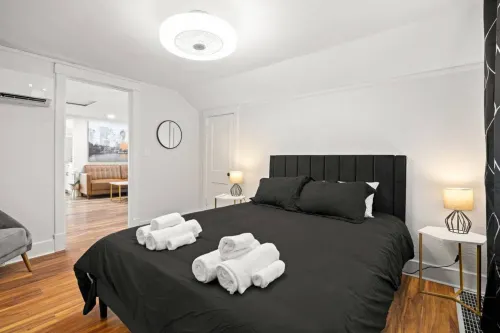 Cozy Space with Den for Relaxation - Tranquil Charming Haven Hotels in Peoria Heights