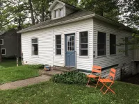 Charming Cottage with Outdoor Living - Cozy Retreat Near Beach Robert H. Manning Memorial Lighthouse 주변 호텔
