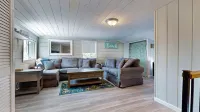 Steps from the Beach with Cozy Living Area - Charming Coastal Retreat Hoteles en Old Orchard Beach