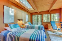The Redwood House Hotels near Bowling Ball Beach