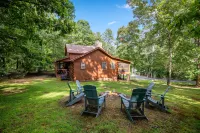 Charming Lake Cabin with Firepit and Screened Porch - Cozy Retreat