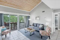Contemporary Condo w/ Fast WiFi, Shared Pool, Pool Spa, Tennis, & Boat Dock Hotels in Aransas County