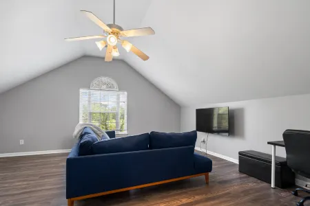 Breathtaking Views and Cozy Backyard - Spacious Family Retreat