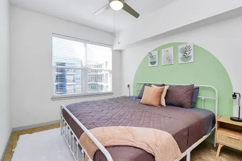 Charming 1-BR Escape: City Views, Pool, and Gym
