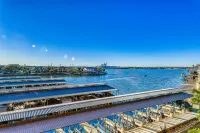 Dog-friendly & spacious condo with lake views, pool, large balcony, & W/D Hotels in Horseshoe Bay
