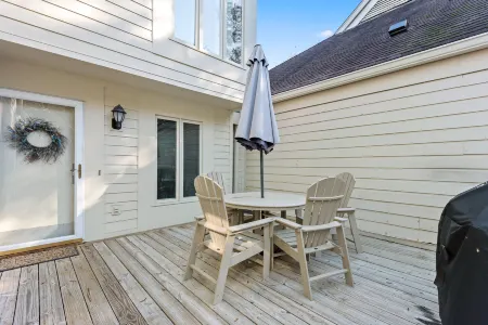 Scenic Golf and Lagoon Views with Modern Amenities - Charming Villa Retreat