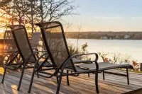 Lagoon Views and Outdoor Oasis - Stunning Family Retreat