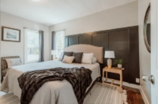 Charming Getaway with Spacious Living and Gourmet Kitchen - Beautiful Sanctuary