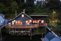 Private Dock and Scenic Views with Kayak - Spectacular Hideaway Hotels near Nehalem Welcome sign