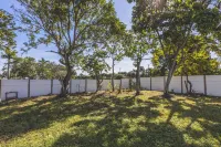 3-bedroom house in charming Royal Palm Beach with AC, WiFi, barbecue Hotels near Publix Super Market at The Groves at Royal Palms