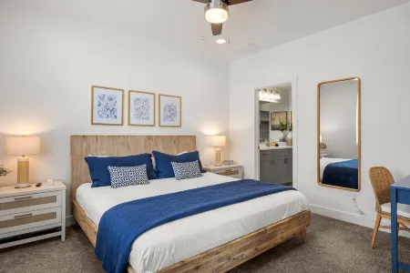 Blue Lake Townhouse ~ Close to Marina & Mike’s Market