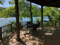 Spectacular Mountain Views and Serene Lakefront Escape - Charming Retreat