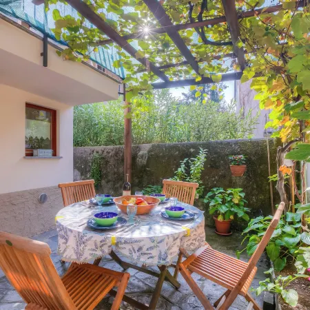 La Casa Dell'Uva Fragola Outdoor Space - Happy Rentals