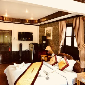 Merry Riverside Hotel Отели рядом с достопримечательностью «Ват Ахам»